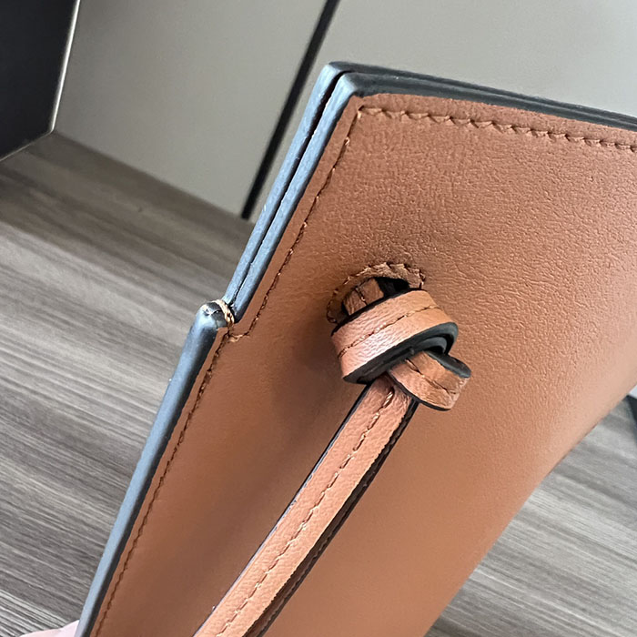 ロエベ バッグ 新作 2024 LOEWE ダイス ポケット C630R12X01-4783 ブラウニー クラシックカーフ ゴールド金具 - 画像 (3)