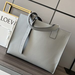 ロエベ 通勤バッグ レディース