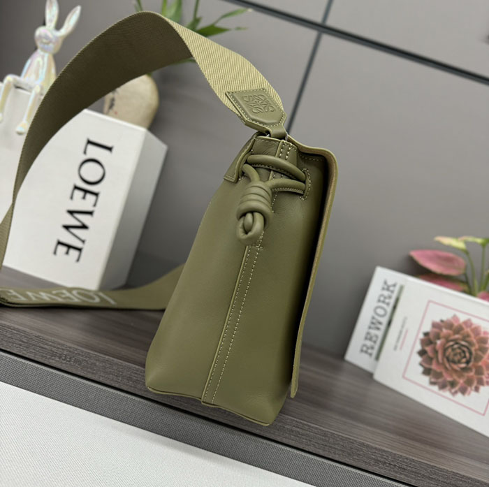ロエベ メッセンジャーバッグ メンズ LOEWE フラメンコ-サッチェル B411FSAX04-8795 オリーブ シャイニーサプルカーフ シルバー金具 - 画像 (9)