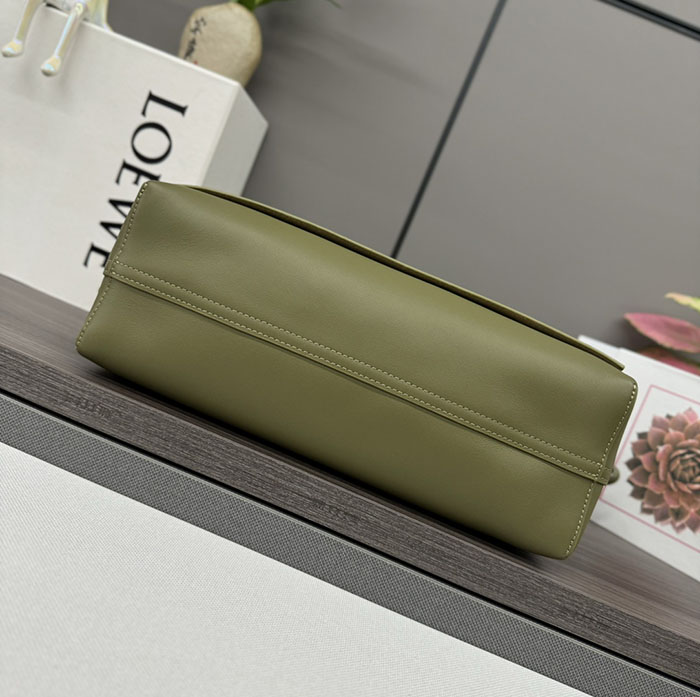 ロエベ メッセンジャーバッグ メンズ LOEWE フラメンコ-サッチェル B411FSAX04-8795 オリーブ シャイニーサプルカーフ シルバー金具 - 画像 (7)