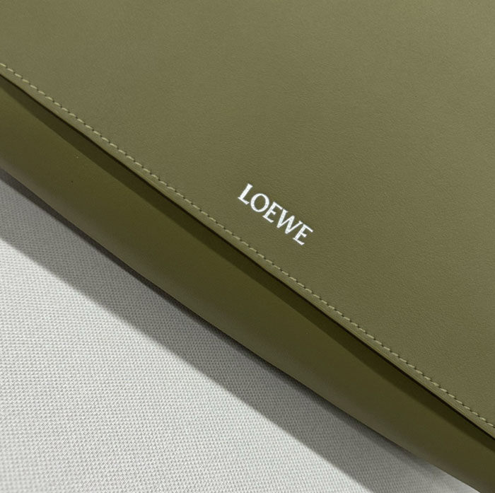 ロエベ メッセンジャーバッグ メンズ LOEWE フラメンコ-サッチェル B411FSAX04-8795 オリーブ シャイニーサプルカーフ シルバー金具 - 画像 (6)