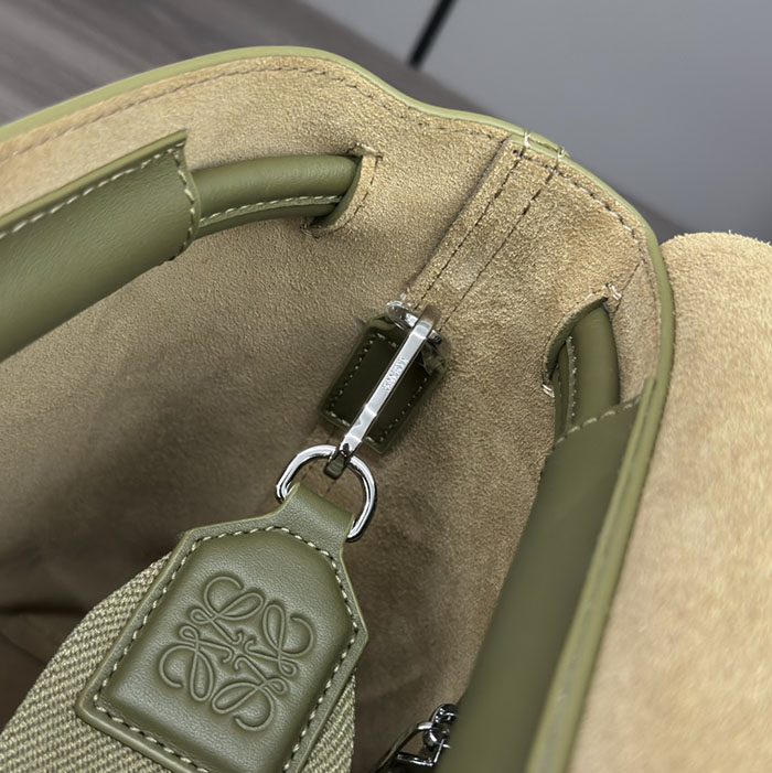 ロエベ メッセンジャーバッグ メンズ LOEWE フラメンコ-サッチェル B411FSAX04-8795 オリーブ シャイニーサプルカーフ シルバー金具 - 画像 (4)