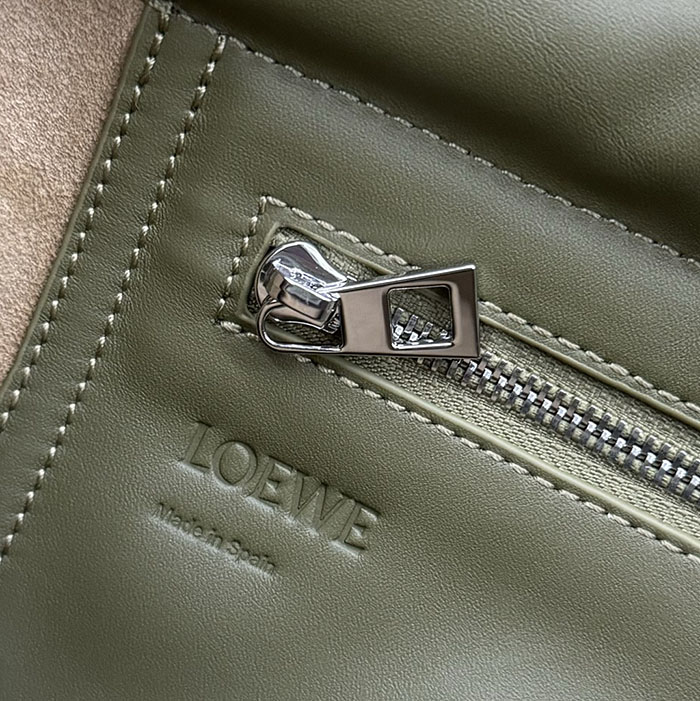 ロエベ メッセンジャーバッグ メンズ LOEWE フラメンコ-サッチェル B411FSAX04-8795 オリーブ シャイニーサプルカーフ シルバー金具 - 画像 (2)