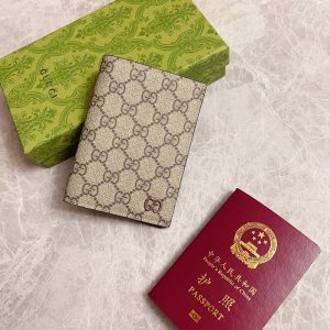 パスポートケース おしゃれ ブランド