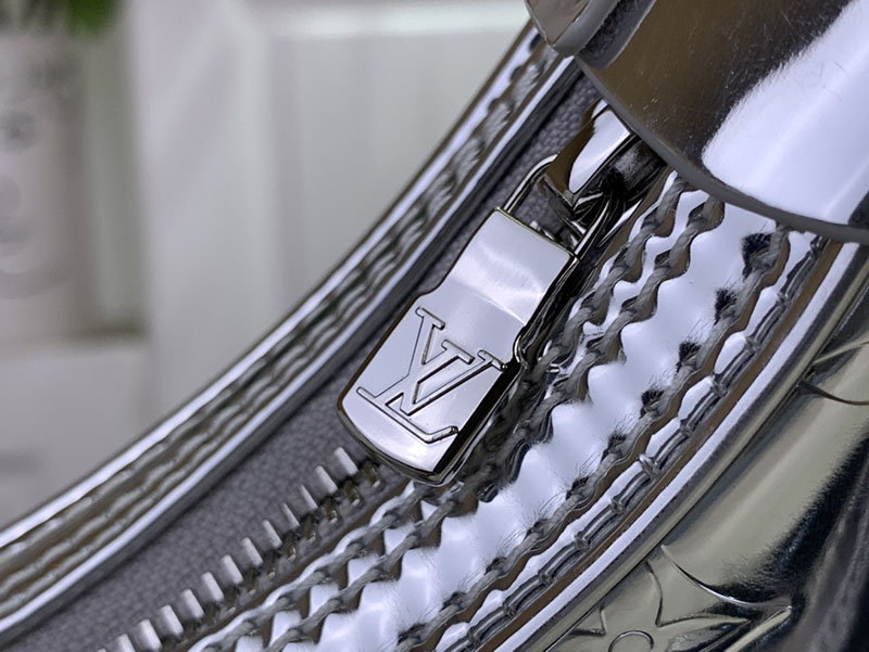 ルイヴィトン ループ シルバー M11833 キャンバス シルバー金具 ヴィトン 長く使えるバッグ - 画像 (4)