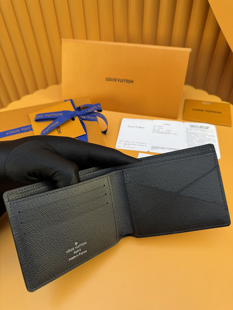 並行輸入品 ルイヴィトン ポルトフォイユ・ミュルティプル M30531 RFID タイガ・レザー ブラック 財布 メンズ 二つ折り 小銭入れあり - 画像 (4)