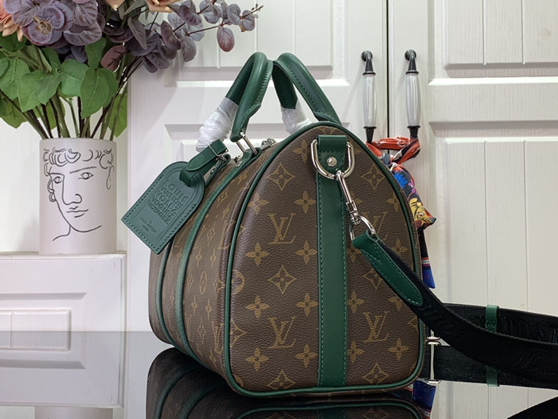 ルイヴィトン キーポル・バンドリエール 35 ボルネオ グリーン M12765 モノグラム シルバー金具 キーポル35 使い勝手 - 画像 (9)