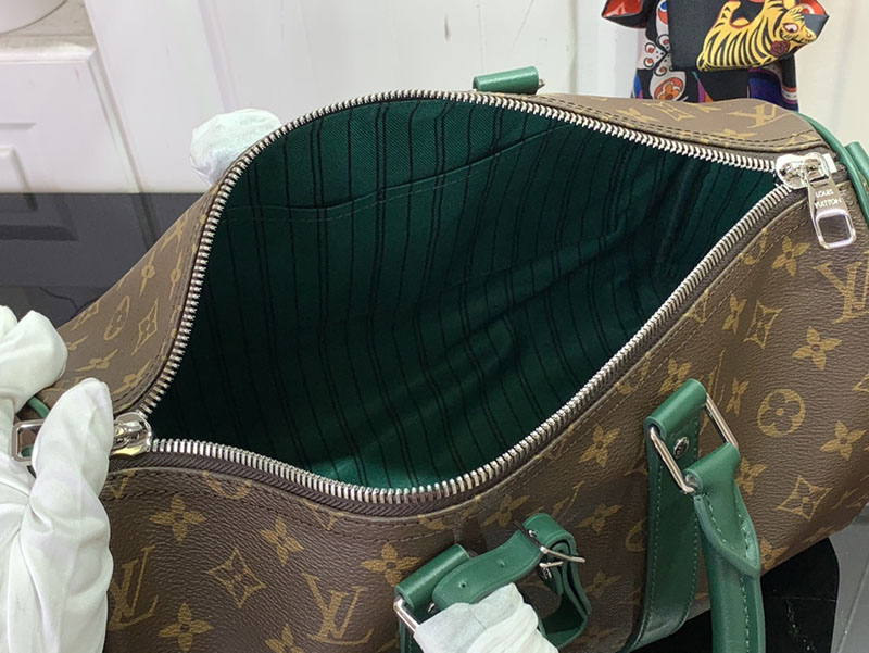 ルイヴィトン キーポル・バンドリエール 35 ボルネオ グリーン M12765 モノグラム シルバー金具 キーポル35 使い勝手 - 画像 (3)