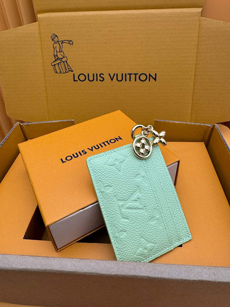 並行輸入品 ルイヴィトン アンプラント ポルト カルト・LV チャーム M83584 RFID モノグラム ジェイド グリーン ヴィトン カードケース 使い方 - 画像 (3)