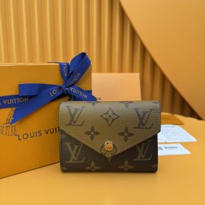 ブランド 財布 偽物 見分け方