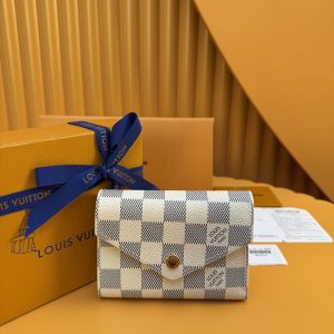 ブランド 財布 偽物 見分け方