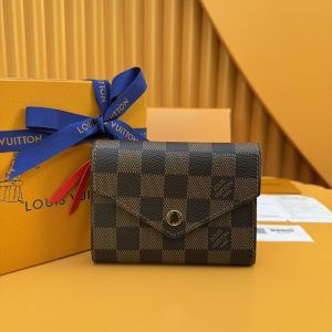 ブランド 財布 偽物 見分け方