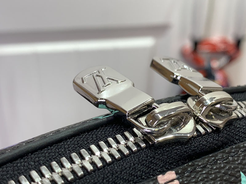 村上隆 ルイヴィトン LV × TM ポシェット・コスメティック GM マルチカラー 2517747 モノグラム ゴールド金具 ルイヴィトン ポーチ メンズ - 画像 (6)