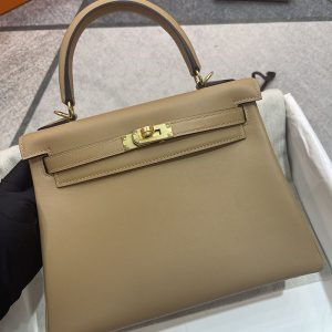 ケリーバッグ 新品 値段
