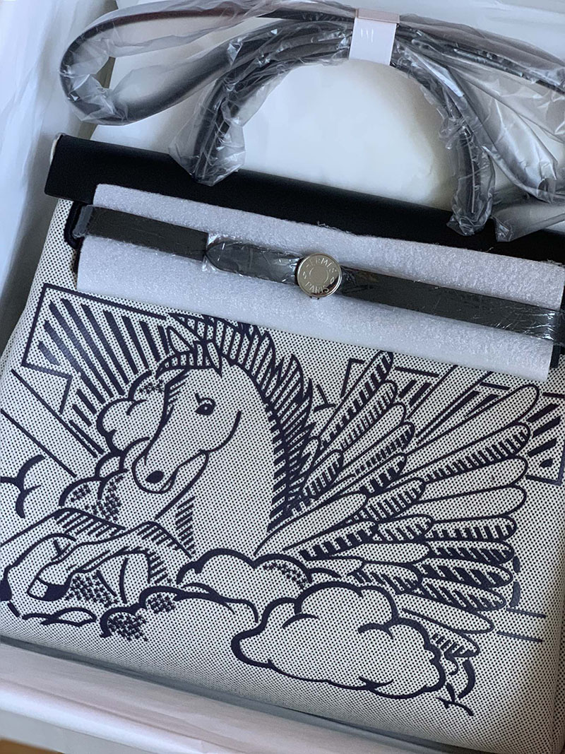人気色 H品 エルメス エールバッグジップ 31 PM ブルーインディゴ/黒 ブラック トワルアッシュ シルバー金具 2517791 エールバッグジップ 定価 - 画像 (7)