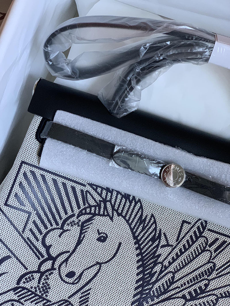 人気色 H品 エルメス エールバッグジップ 31 PM ブルーインディゴ/黒 ブラック トワルアッシュ シルバー金具 2517791 エールバッグジップ 定価 - 画像 (6)