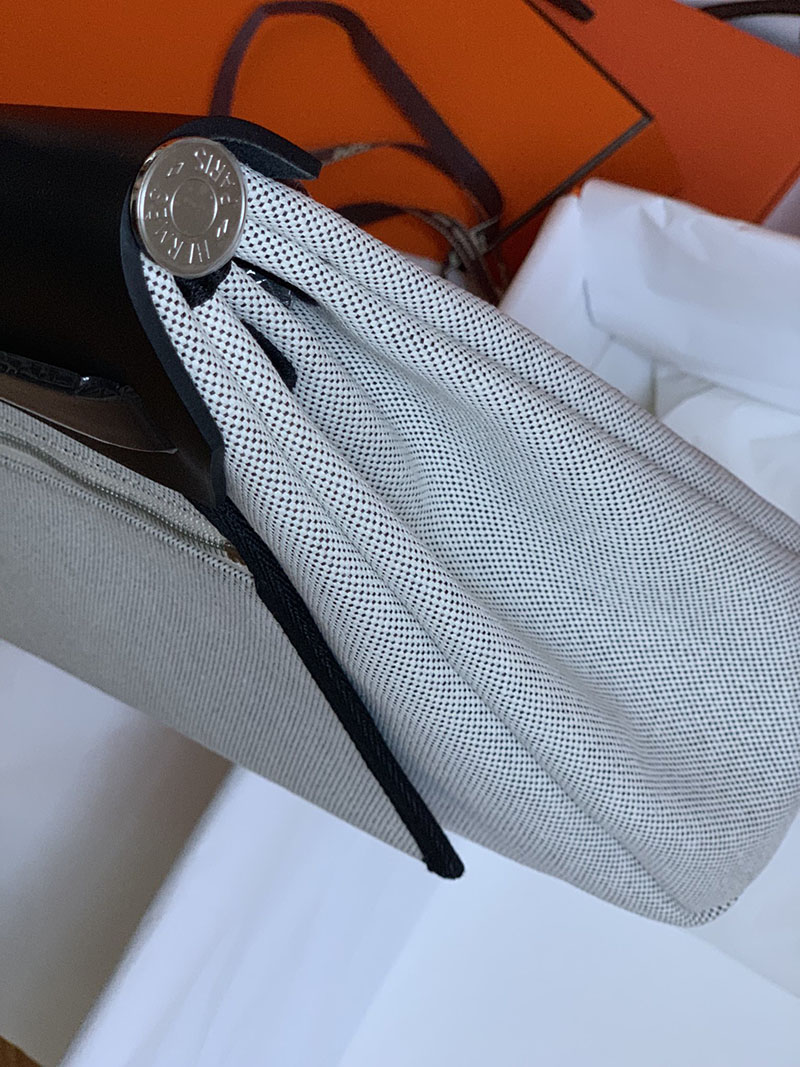 人気色 H品 エルメス エールバッグジップ 31 PM ブルーインディゴ/黒 ブラック トワルアッシュ シルバー金具 2517791 エールバッグジップ 定価 - 画像 (5)