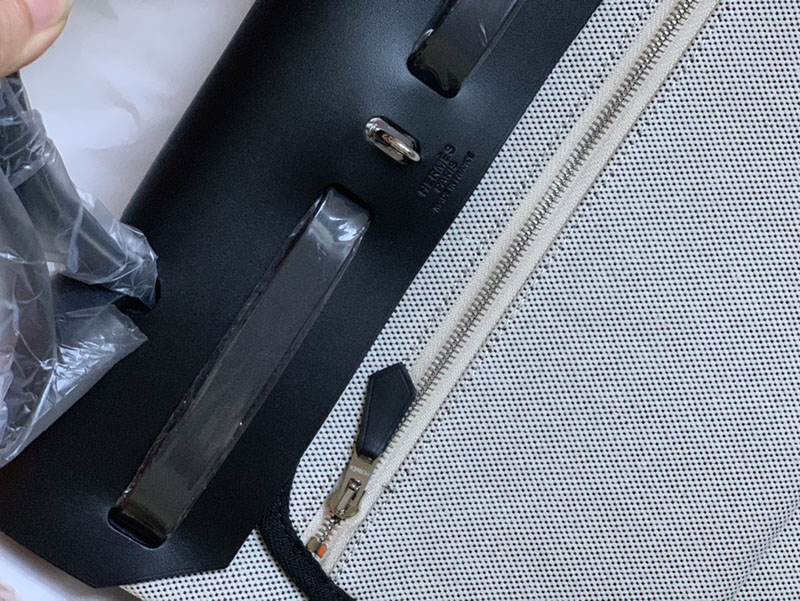 人気色 H品 エルメス エールバッグジップ 31 PM ブルーインディゴ/黒 ブラック トワルアッシュ シルバー金具 2517791 エールバッグジップ 定価 - 画像 (4)