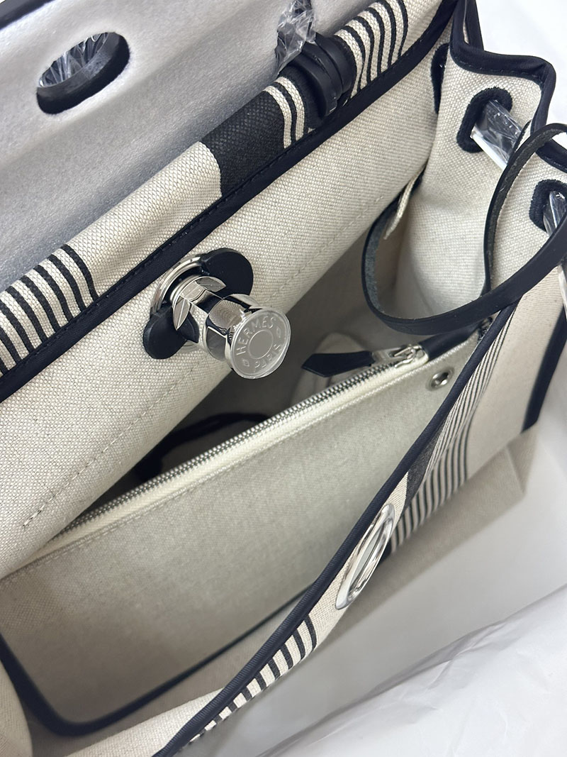 人気色 H品 エルメス エールバッグジップ 31 PM 黒 ブラック/グレー トワルアッシュ シルバー金具 2517792 エールバッグジップ 定価 - 画像 (4)