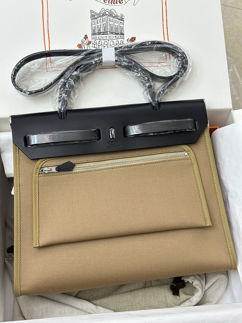 人気色 H品 エルメス エールバッグジップ 31 PM 黒 ブラック/トレンチ トワルアッシュ シルバー金具 2517793 エールバッグジップ 使い勝手 - 画像 (6)