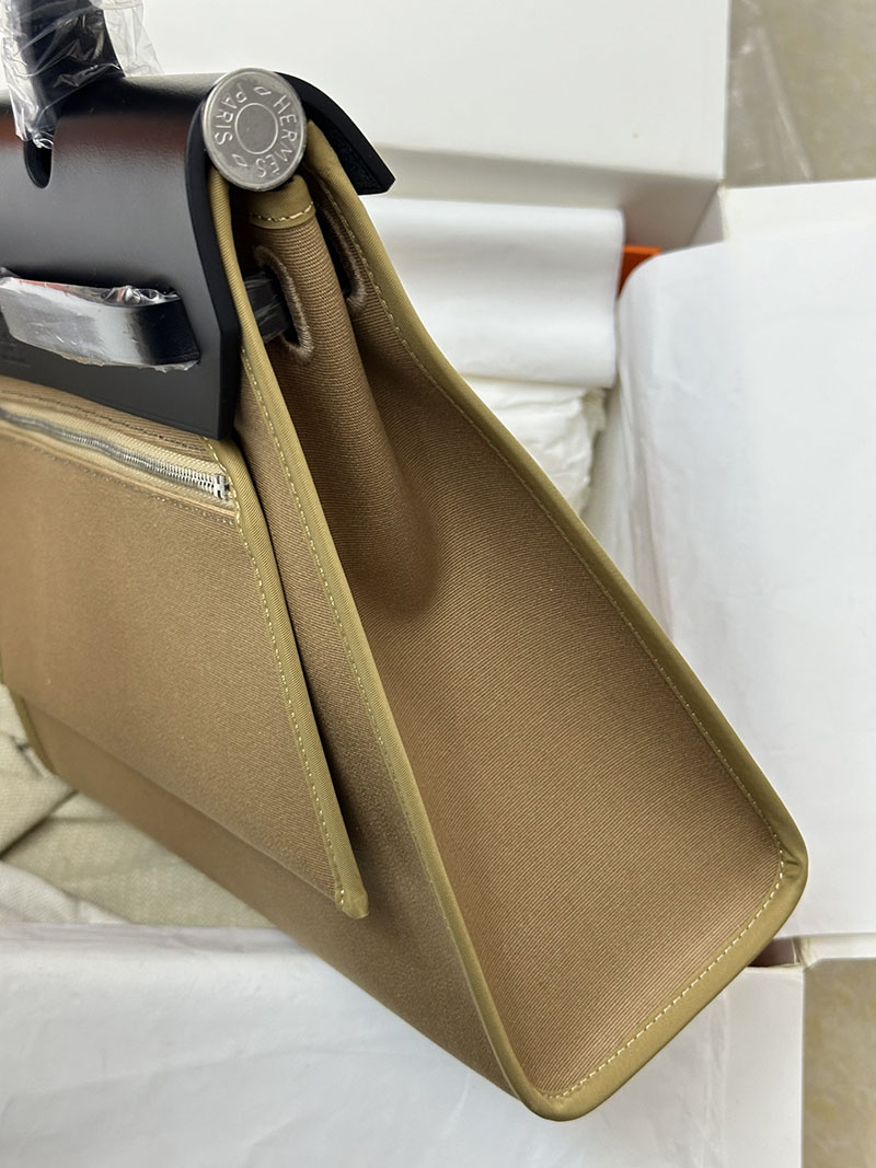 人気色 H品 エルメス エールバッグジップ 31 PM 黒 ブラック/トレンチ トワルアッシュ シルバー金具 2517793 エールバッグジップ 使い勝手 - 画像 (4)