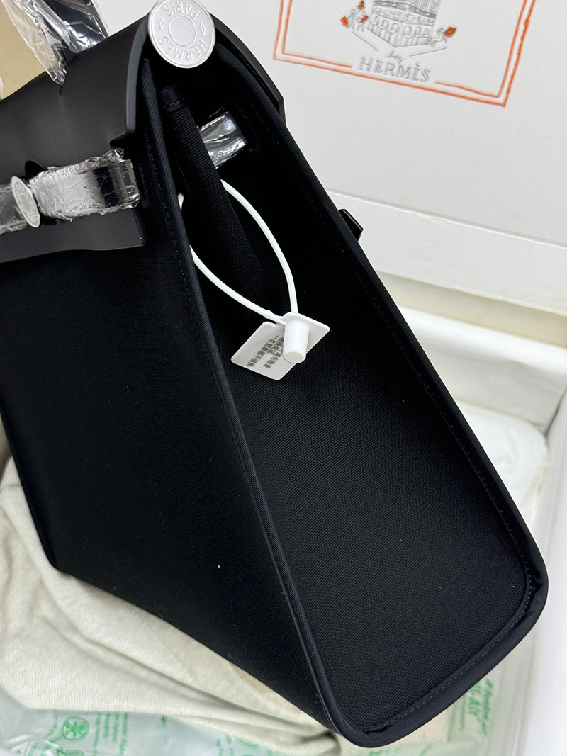 人気色 H品 エルメス エールバッグジップ 31 PM 黒 ブラック トワルアッシュ シルバー金具 2517794 エールバッグジップ 使い勝手 - 画像 (5)