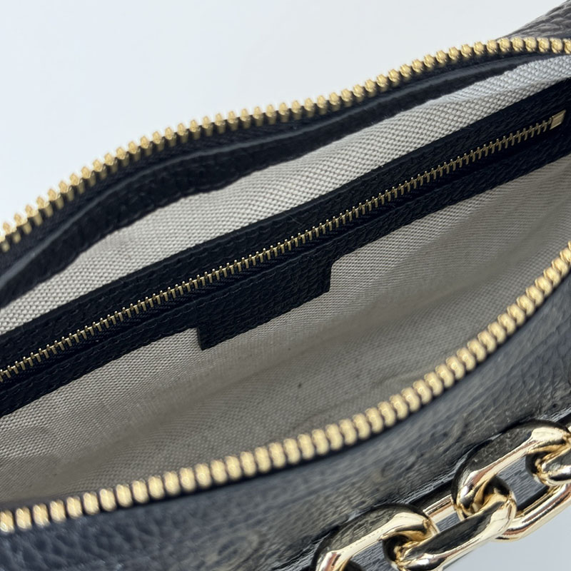 グッチ バッグ 人気 GUCCI GGエンブレム スモール ショルダーバッグ 815409 AAEEM 1000 ブラック グッチ ショルダーバッグ人気 - 画像 (3)