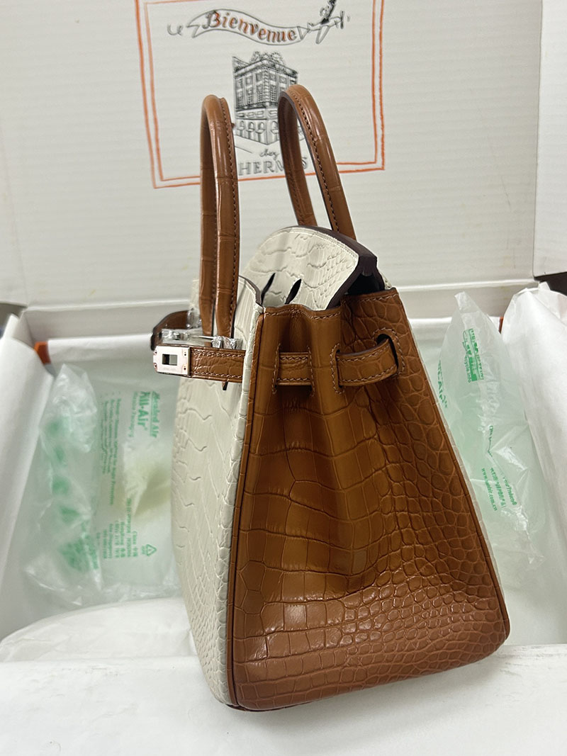 人気色 H品 エルメス バーキン25 パーソナル クレ/ゴールド クロコダイル アリゲーターマット シルバー金具 2517844 バーキン25 クロコ 定価 - 画像 (9)