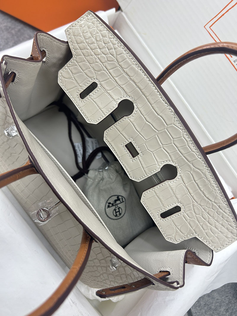 人気色 H品 エルメス バーキン25 パーソナル クレ/ゴールド クロコダイル アリゲーターマット シルバー金具 2517844 バーキン25 クロコ 定価 - 画像 (6)