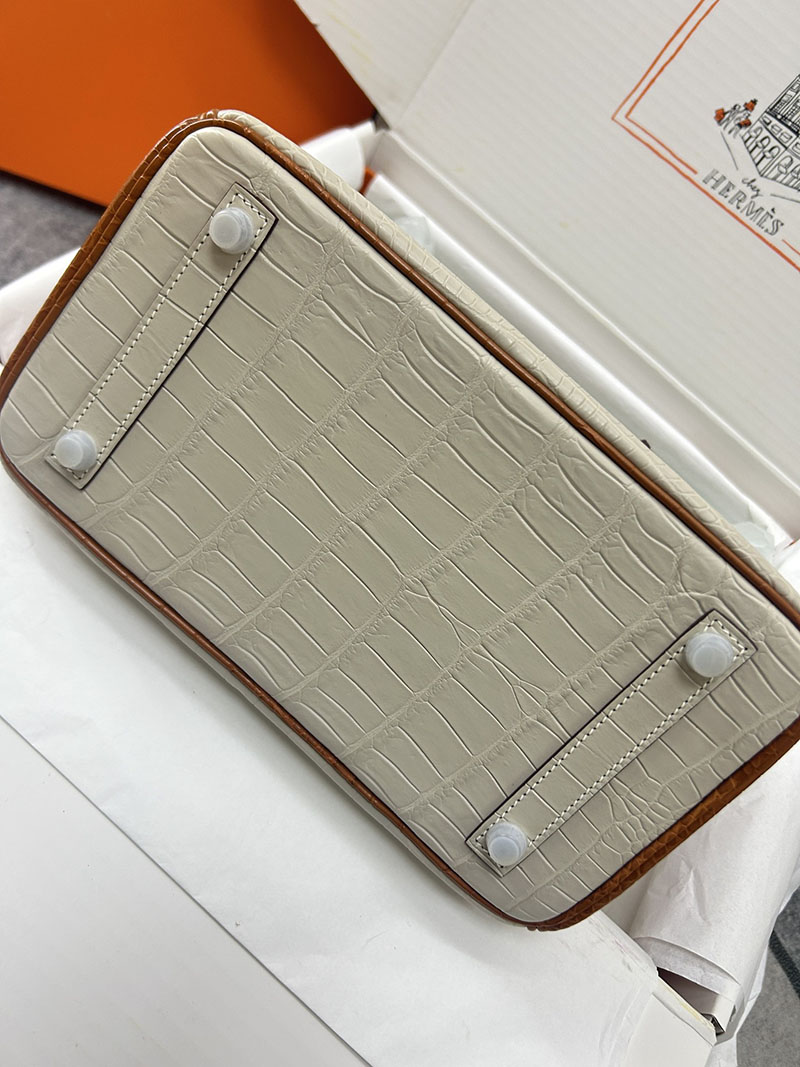 人気色 H品 エルメス バーキン25 パーソナル クレ/ゴールド クロコダイル アリゲーターマット シルバー金具 2517844 バーキン25 クロコ 定価 - 画像 (5)