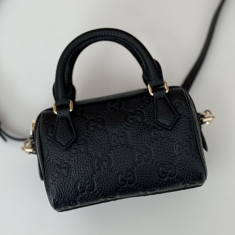 グッチ バッグ 人気 GUCCI GGエンブレム スーパーミニ トップハンドルバッグ 815256 AAEEM 1000 ブラック グッチ ボストンバッグ ミニ - 画像 (3)
