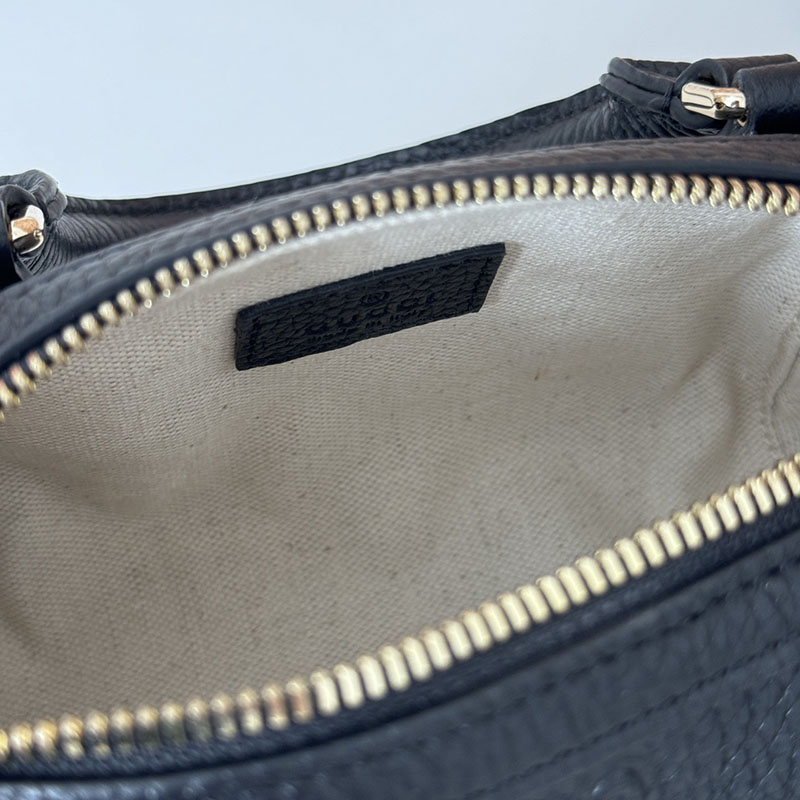 グッチ バッグ 人気 GUCCI GGエンブレム スーパーミニ トップハンドルバッグ 815256 AAEEM 1000 ブラック グッチ ボストンバッグ ミニ - 画像 (2)
