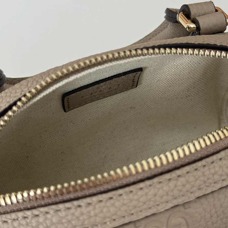 グッチ バッグ 人気 GUCCI GGエンブレム スモール トップハンドルバッグ 815255 AAEEM 1523 トープ グッチ ミニボストン ヴィンテージ - 画像 (2)