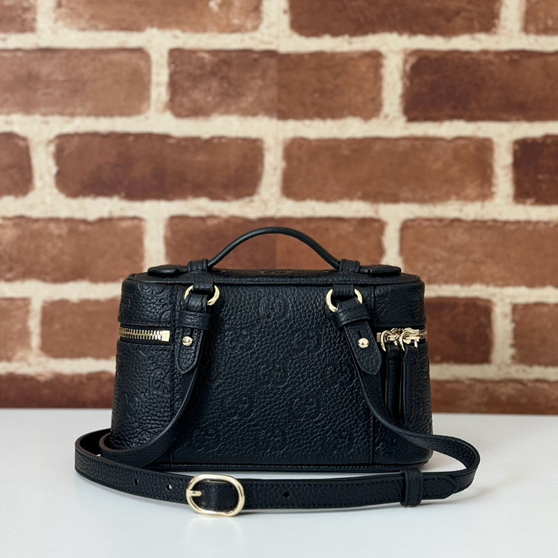 グッチ バッグ 人気 GUCCI GG EMBLEM SUPER MINI BAG 815949 AAEEM 1000 ブラック gucci 化粧ポーチ 黒 - 画像 (5)