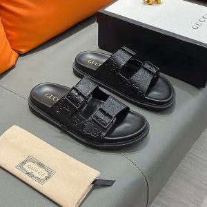 グッチビーチサンダル