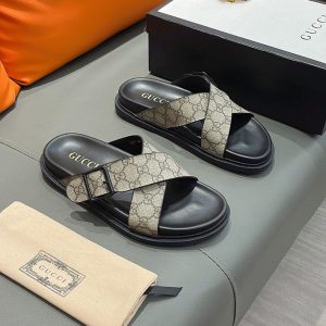 グッチ シャワーサンダル