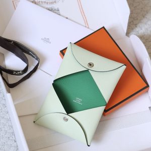 エルメス カードケース カルヴィ 使い勝手