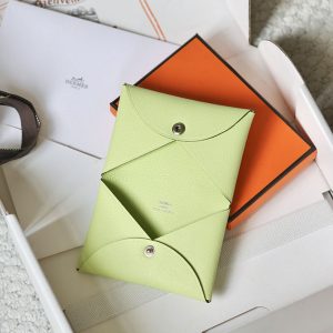 エルメス カードケース カルヴィ 使い勝手