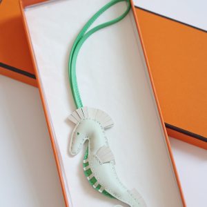 エルメス チャーム 定価