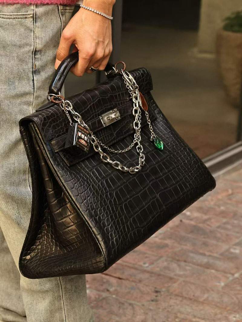 メンズ ケリーバッグ HERMES ケリー40 メンズ 黒 ブラック クロコダイル アリゲーターマット シルバー金具 2519455 - 画像 (8)