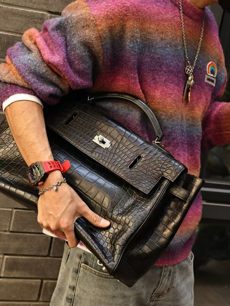 メンズ ケリーバッグ HERMES ケリー40 メンズ 黒 ブラック クロコダイル アリゲーターマット シルバー金具 2519455 - 画像 (4)