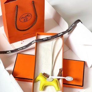 エルメス 馬 チャーム 定価
