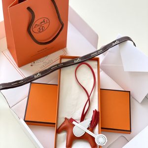 エルメス 馬 チャーム 定価