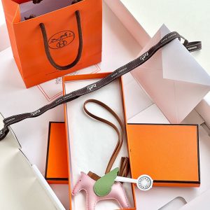 エルメス 馬 チャーム 公式