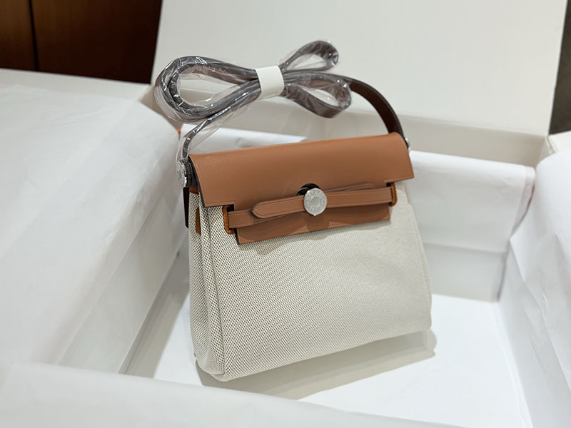 エルメス エールバッグジップ ミニ トレンチ トワルアッシュ シルバー金具 2519497 エルメス エールバッグ ミニ - 画像 (9)