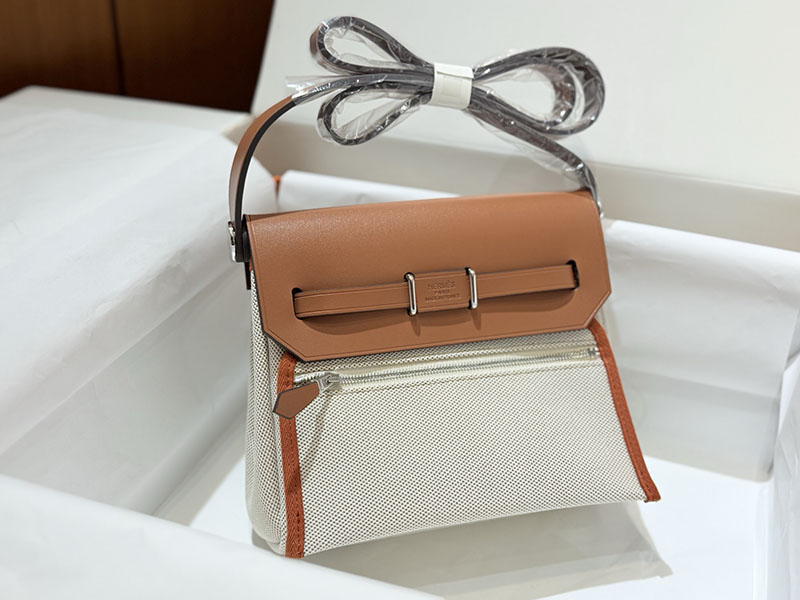 エルメス エールバッグジップ ミニ トレンチ トワルアッシュ シルバー金具 2519497 エルメス エールバッグ ミニ - 画像 (3)