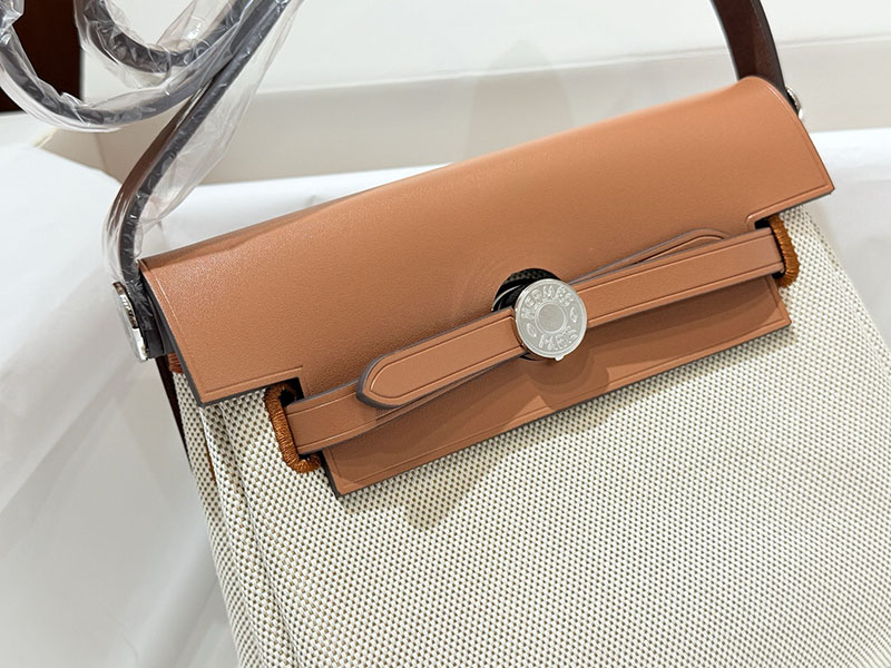 エルメス エールバッグジップ ミニ トレンチ トワルアッシュ シルバー金具 2519497 エルメス エールバッグ ミニ - 画像 (2)