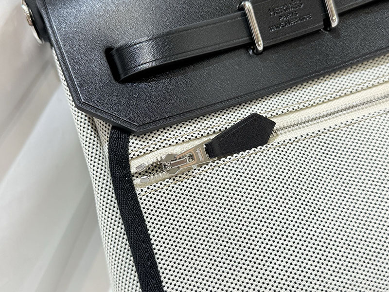 エルメス エールバッグジップ ミニ 黒 ブラック トワルアッシュ シルバー金具 2519499 エールバッグ 定価 - 画像 (9)