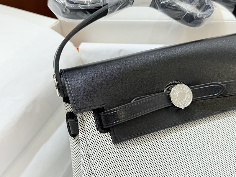 エルメス エールバッグジップ ミニ 黒 ブラック トワルアッシュ シルバー金具 2519499 エールバッグ 定価 - 画像 (4)