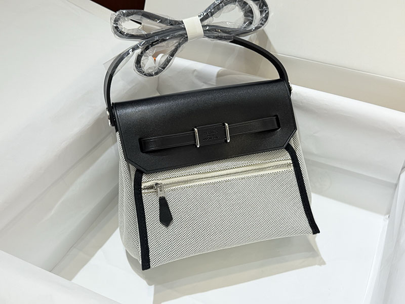 エルメス エールバッグジップ ミニ 黒 ブラック トワルアッシュ シルバー金具 2519499 エールバッグ 定価 - 画像 (2)